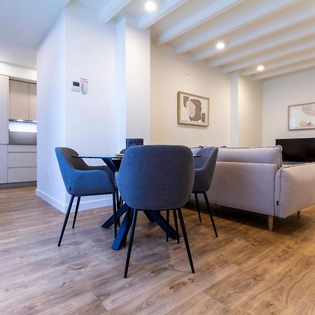 Alohamundi Puerta Osario II Apartment เซบีญา ภายนอก รูปภาพ